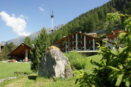 Eco Wellness Hotel Notre Maison Cogne Exterior foto