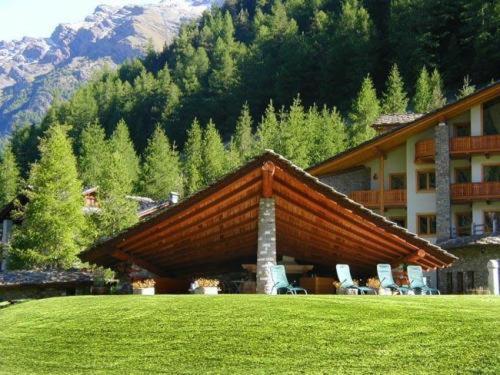 Eco Wellness Hotel Notre Maison Cogne Exterior foto