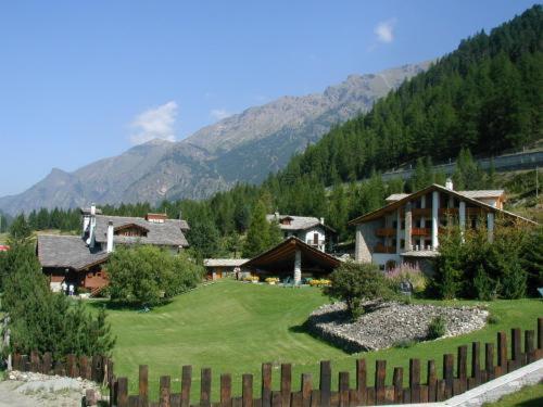 Eco Wellness Hotel Notre Maison Cogne Exterior foto